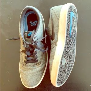 Nike SB men’s tennis shoe